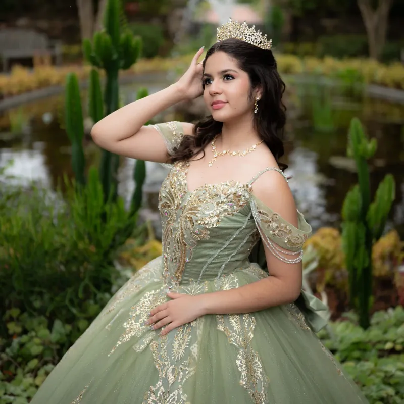 Quinceanera portrait session at Lewis Ginter Botanical Garden