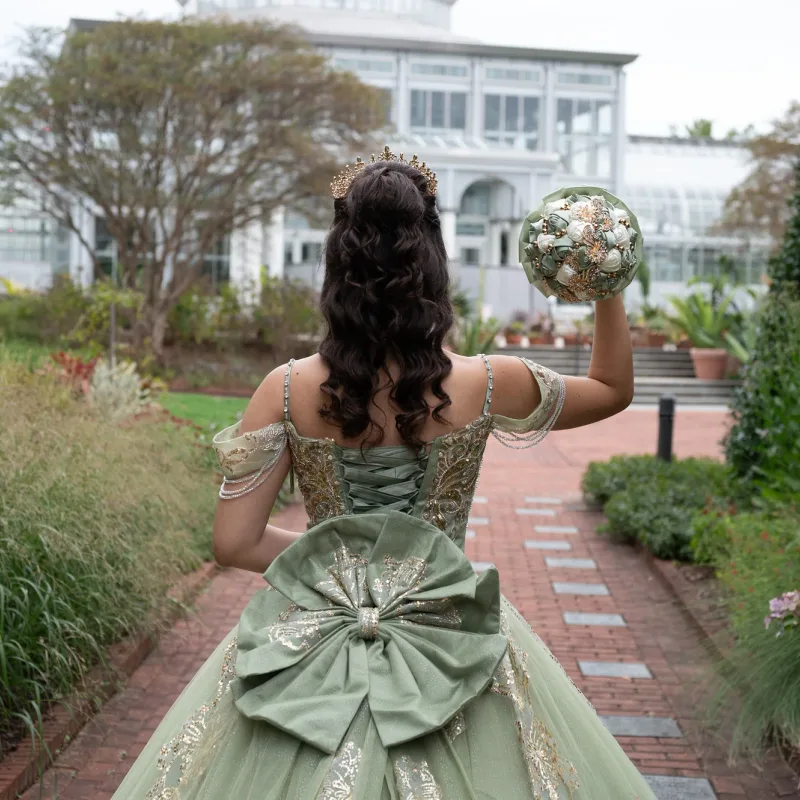 Quinceanera portrait with bouquet in Henrico VA